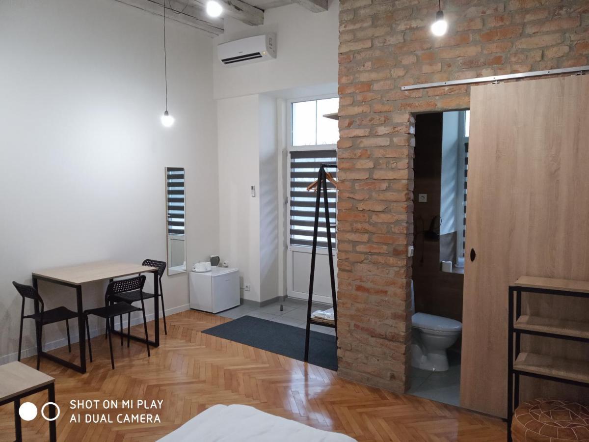 Gogol 14 Apartments: Historic City Center Retreat Uzhhorod Exterior photo